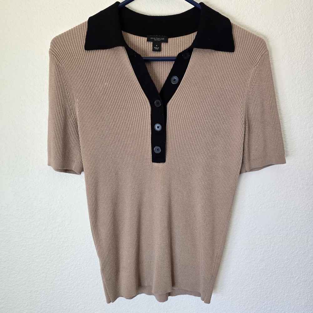 Ann Taylor Factory Rib Knit Polo Shirt Contrast Collar Medium Stretch Neutral